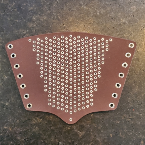 🐕 Pair of brown leather studded gauntlets - Picture 4 of 4